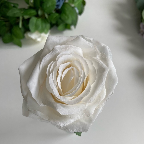 Realistic Large Silk Roses Flowers Various Colors  - 48 piece set - Picture 3 of 16